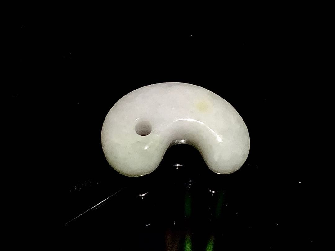 ✳粋の逸品‼️珍しい多彩色‼️糸魚川翡翠勾玉 数少ない1点 お守り