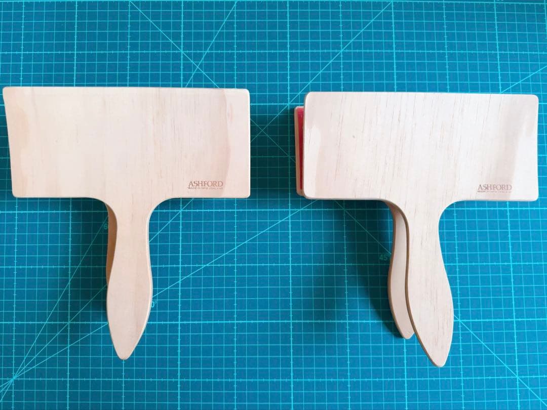 アシュフォード　スチューデントハンドカーダー　③細目と荒目セット＆羊毛見本一覧