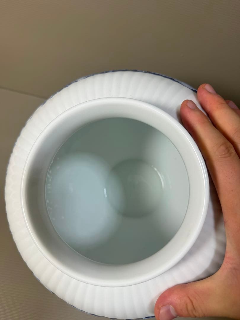 2280 有田焼 名工 緒方松右衛門 作 染付牡丹図 盛上彫文