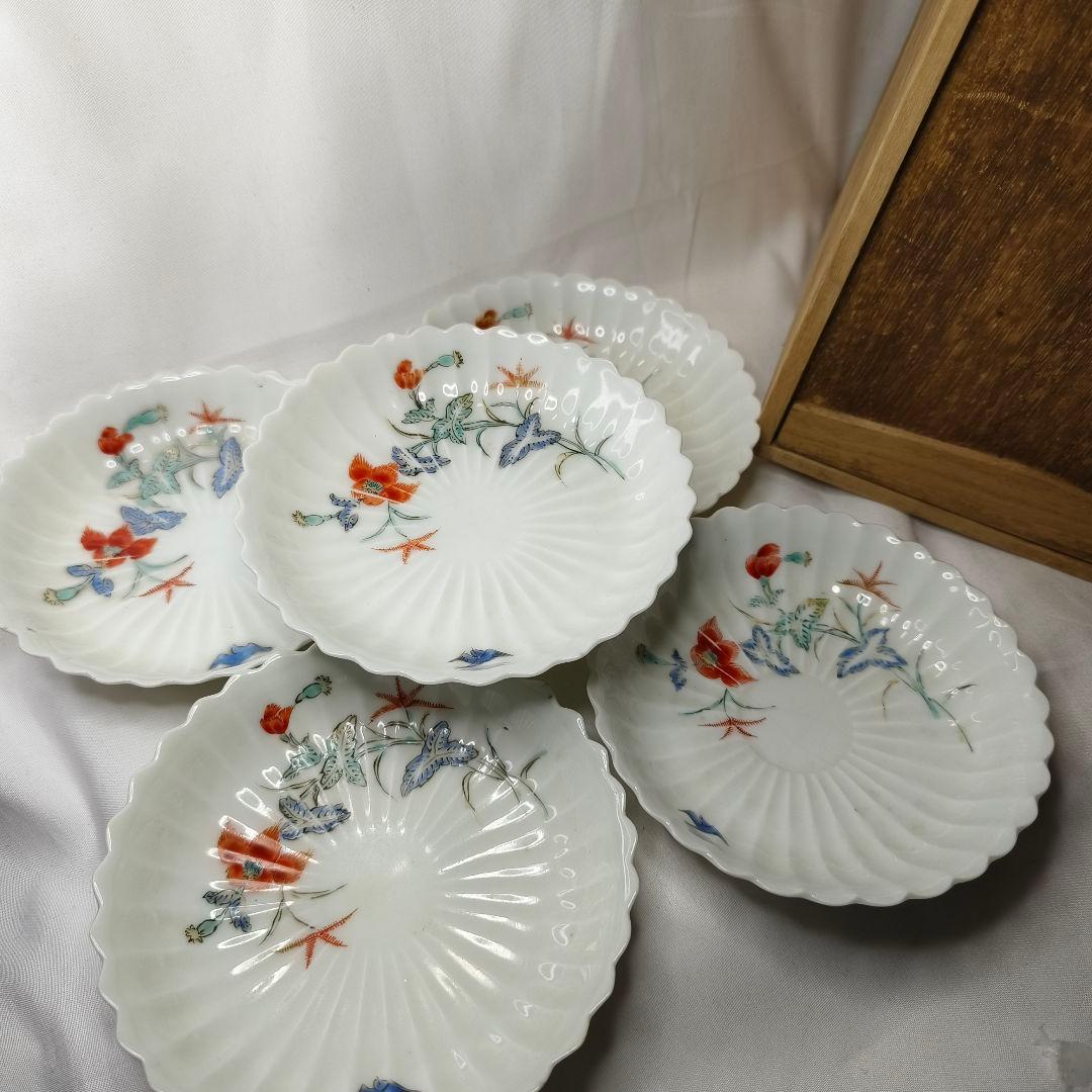 柿右衛門 小皿 5枚 手描き 桐箱入り 明治骨董 コレクター放出 旧家蔵出し 柿右衛門 ストア 小皿 5枚 手描き 桐箱入り 明治骨董 コレクター放出