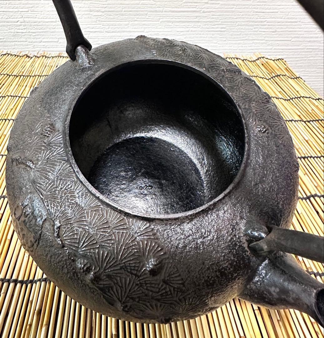 未使用品 南部秀山堂 佐藤 勝弘作 15型松文様 鉄瓶 南部鉄瓶