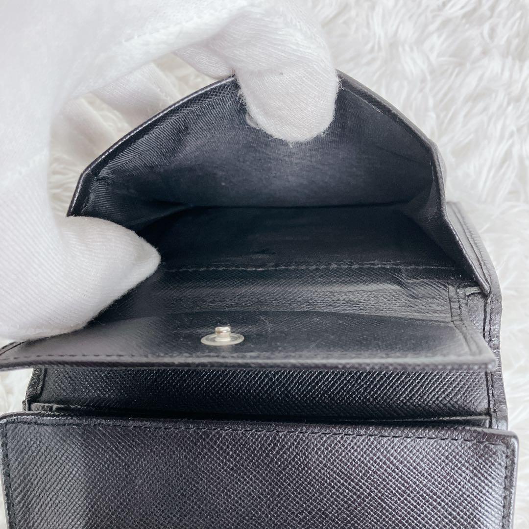 プラダ 折り財布 サフィアーノレザー 三角ロゴ 三角プレート 黒