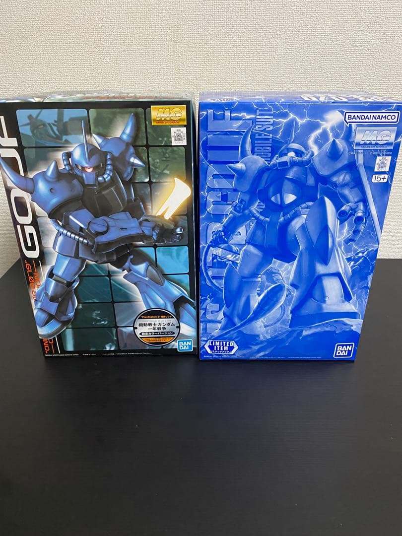 MG MS-07B グフ 限定カラー2体セット Amazon | MG 1/100 MS-07B グフ Ver.2.0 (限定クリアパーツ付き) (機動