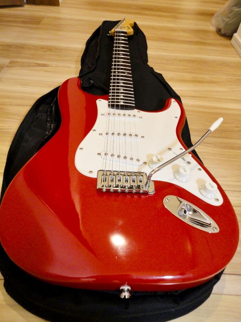 【メンテ済】Squier ストラトキャスター ダコタレッド