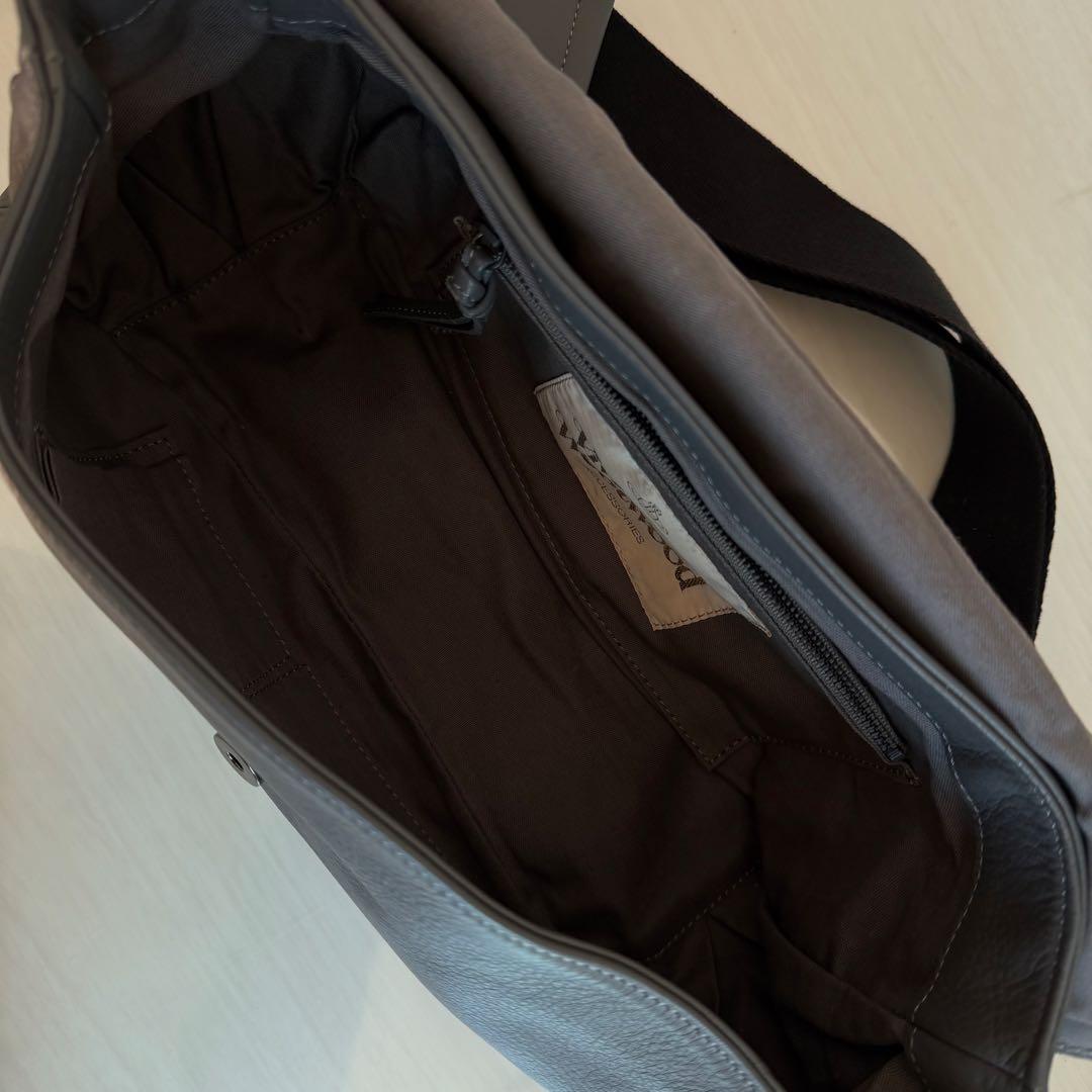 ヴィヴィアンウエストウッド　ショルダーバッグ　レザー　オーブ　大容量　グレー