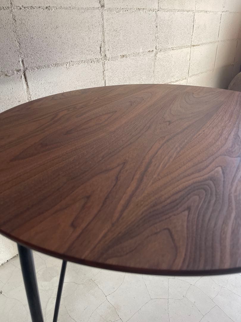 ウォールナット無垢　ダイニングテーブル　ラウンドテーブル　アイアン脚　北欧モダン