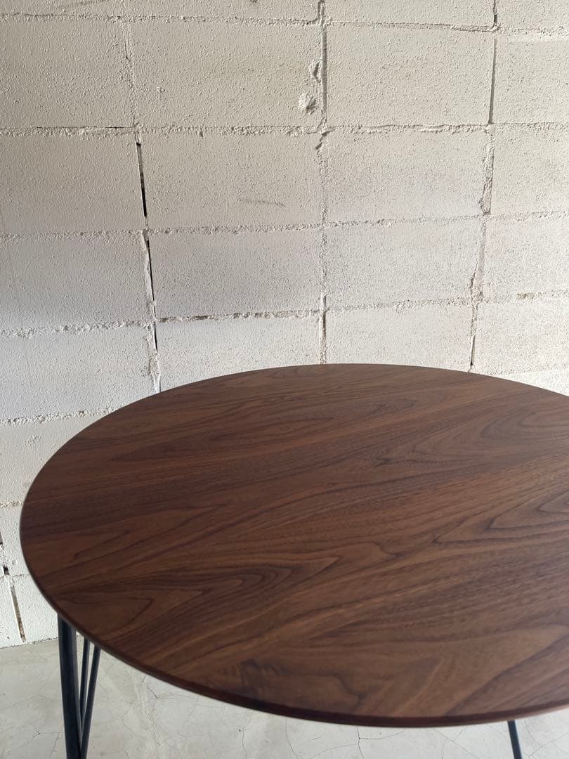 ウォールナット無垢　ダイニングテーブル　ラウンドテーブル　アイアン脚　北欧モダン