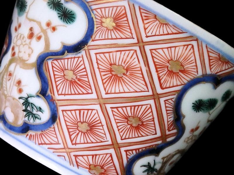 大聖寺伊万里 金襴手松竹梅に菊花四方襷紋の図 大振蕎麦猪口 E604AS