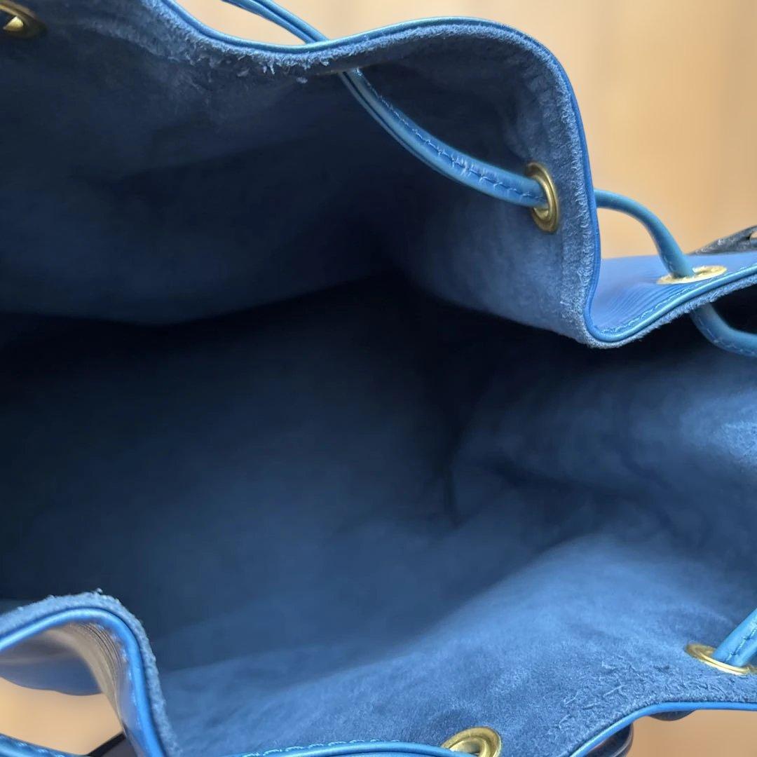 ルイヴィトン エピ ノエ ショルダーバッグ ブルー