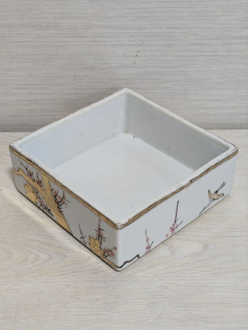 骨董品　大正ロマン　蓋付き四段重　陶器製　金彩松竹梅と旭日鶴飛来