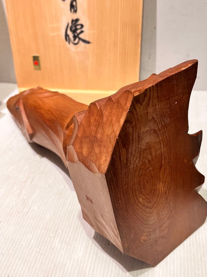 一位一刀彫とは？】木が語る静謐の美、飛騨が誇る彫刻工芸