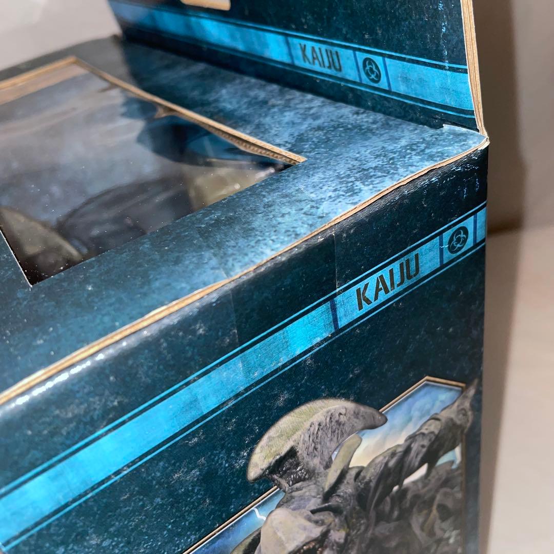 未開封 NECA PACIFIC RIM KAIJU MUTAVORE