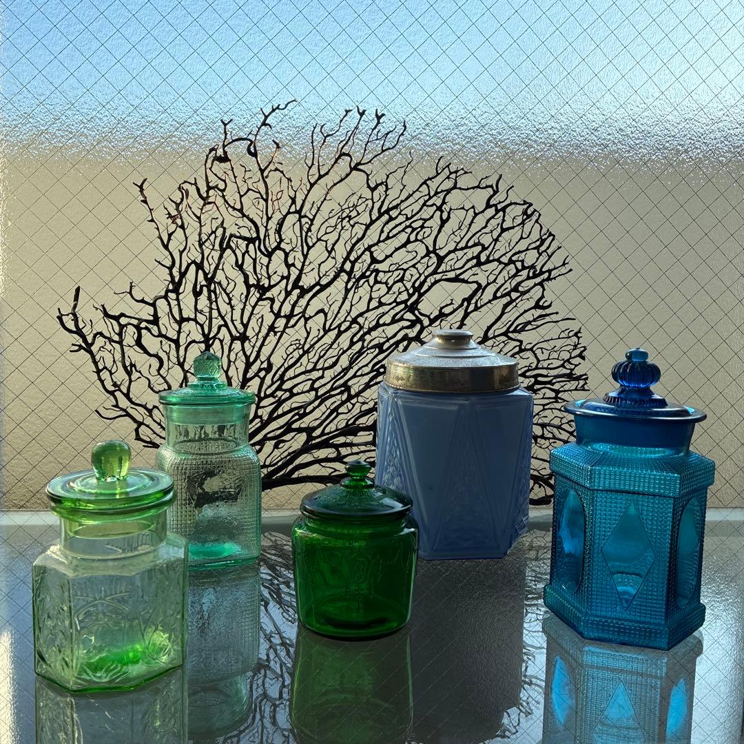 骨董 時代ガラス 吉祥 瓔珞紋プレス 上品 緑色ガラス 極小 飴屋瓶 菓子