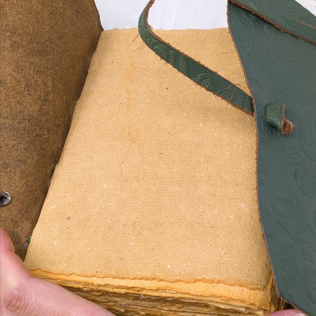 インドのアンティーク雑貨✨魔法のジャーナル✨天然レザー製／ノート