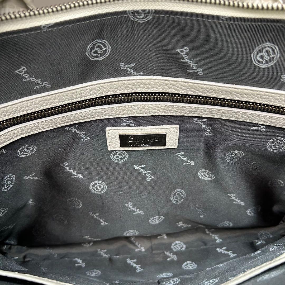 未使用級　バジョルゴ　ビジネスバッグ　クロコ型押し　レザー　ロゴ　白　A4可能