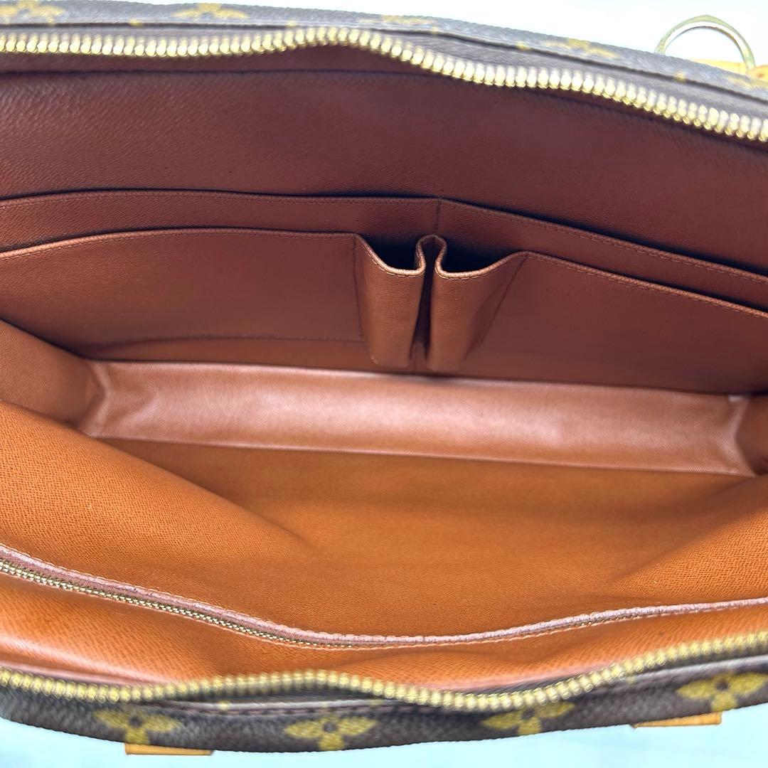 ルイヴィトン ポルトドキュマン ヴォワヤージュ モノグラム　ビジネスバッグ