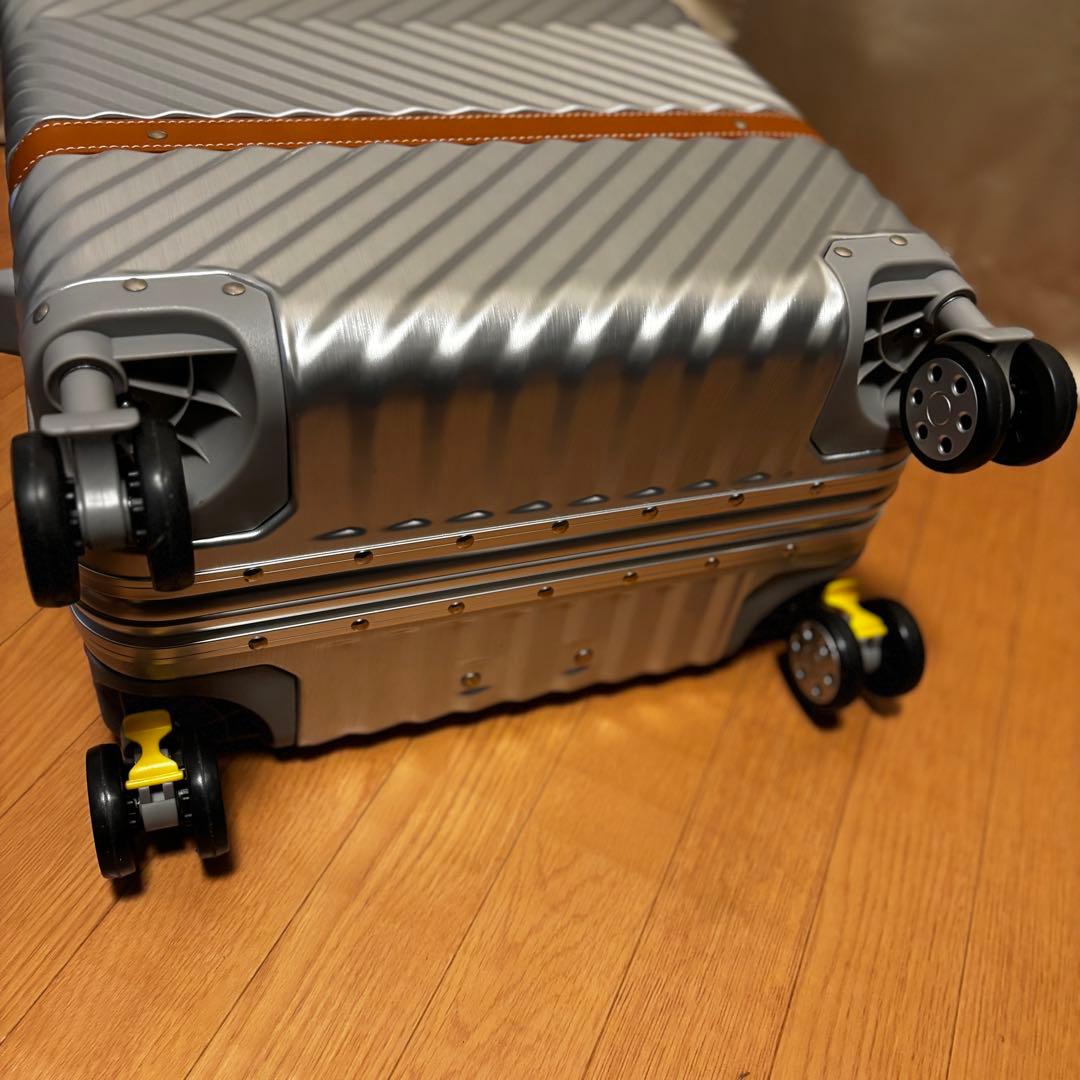 美品】60L ABS＋PC 素材 ハードキャリー TSAロック ストッパー付き