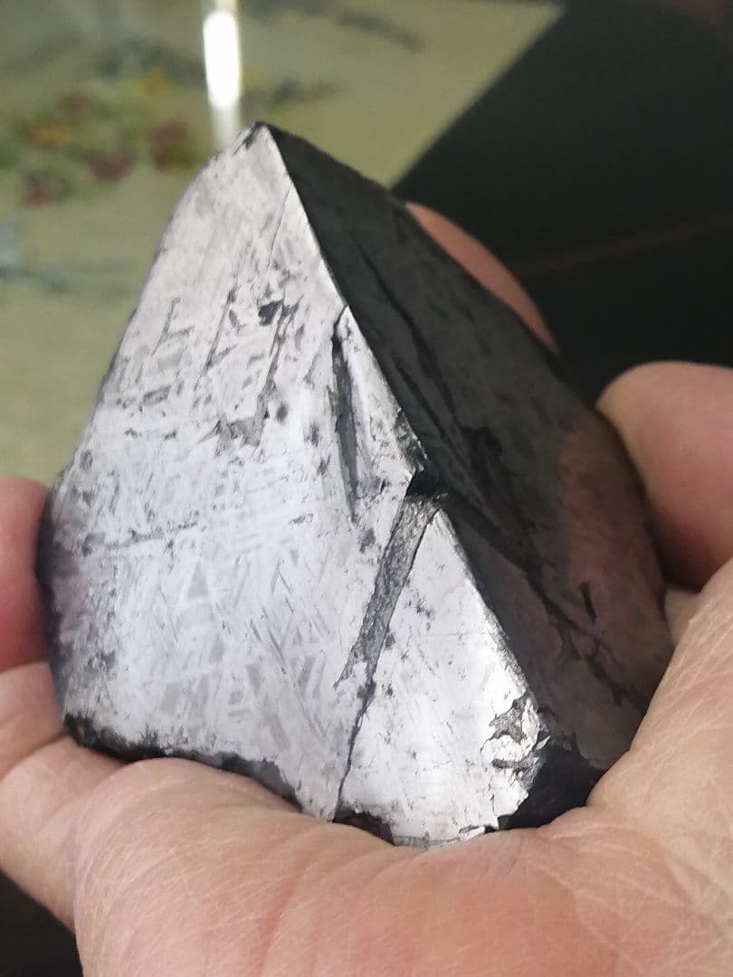 ☆『超隕石』隕石原石 969g 隕石内部 表面は『鏡面仕上げ』になってい