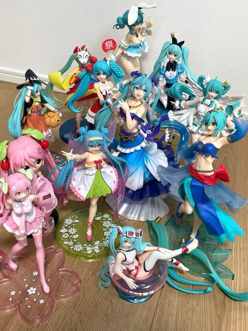 初音ミク フィギュア 12体まとめ売り - メルカリ