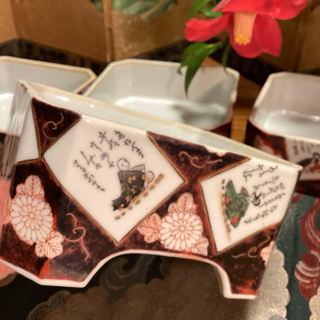 A1040 時代物　九谷焼　金襴手　百人一首カルタ紋様　４段重箱　（箱付）