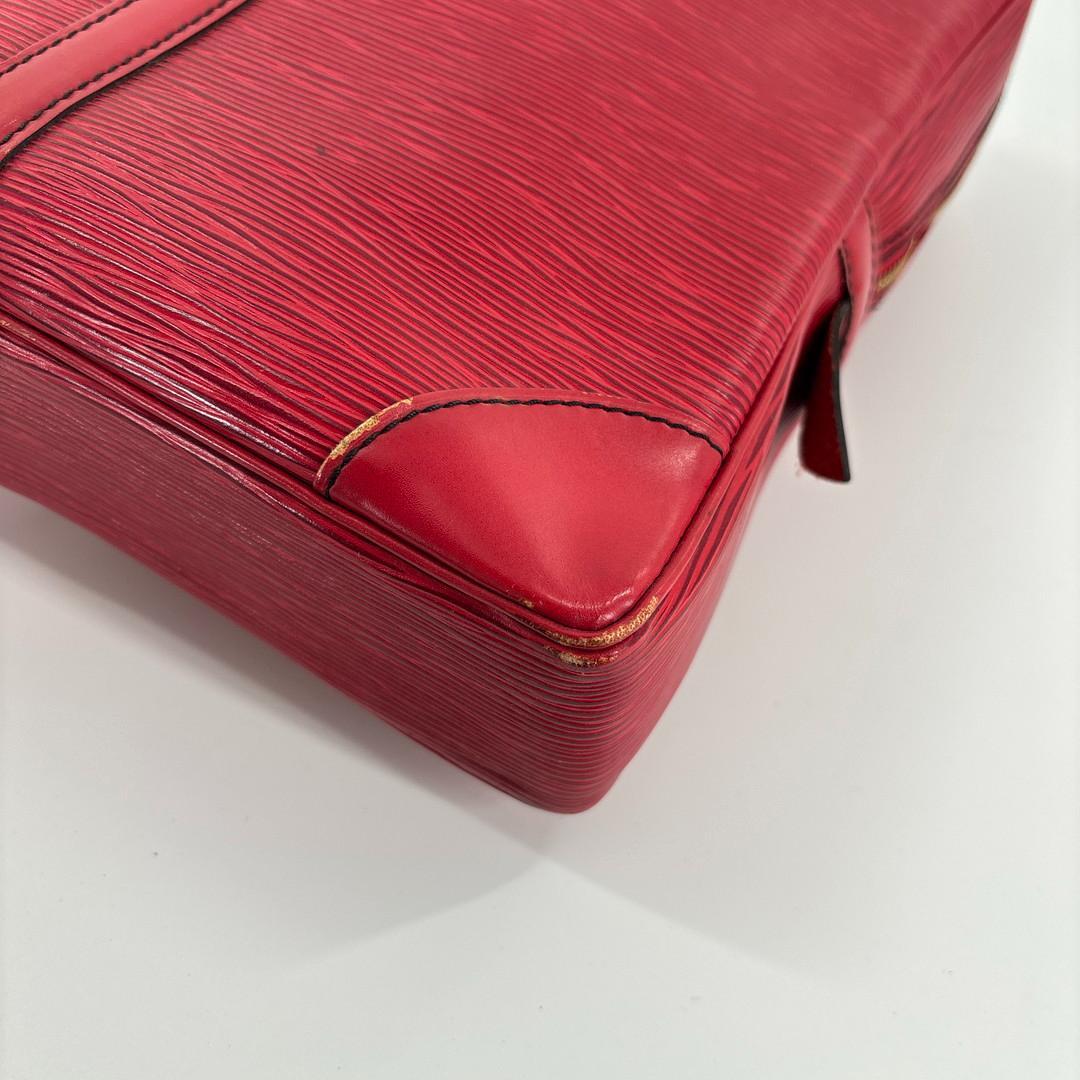 ルイヴィトン エピ ポルトドキュマン ヴォワヤージュ ビジネスバッグ メンズ