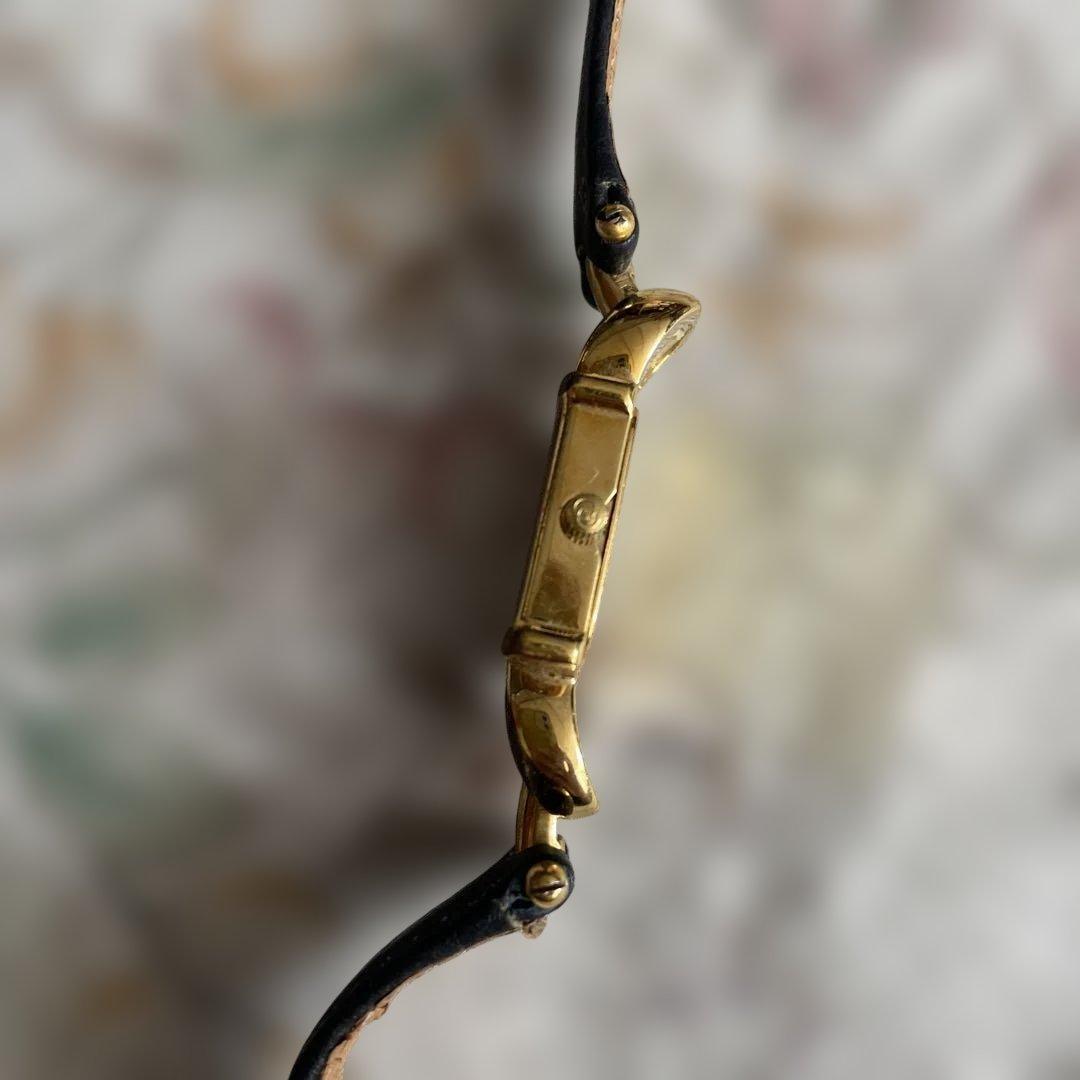 GUCCI レディース ゴールド ブラック レザー 腕時計 スクエア 不動