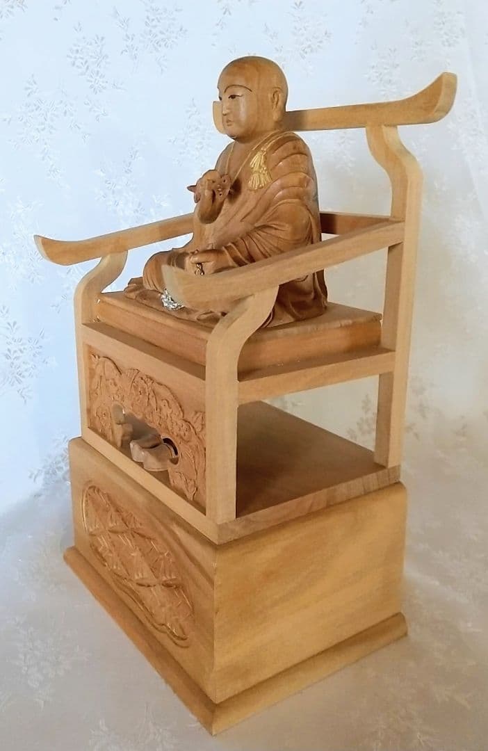 弘法大師坐像 空海 お大師さま 2.5寸#297 ◇白檀 木彫 仏像 - メルカリ