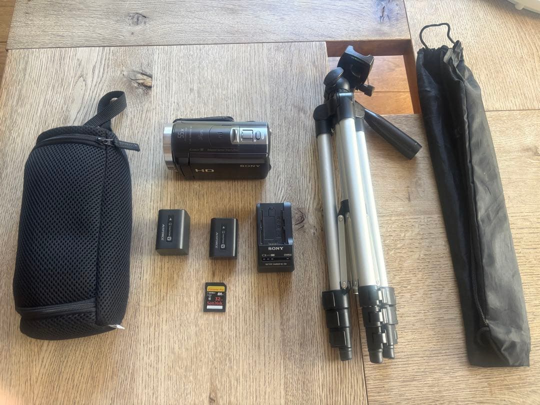 SONY HDR-CX430V ハンディカム本体、32GBメモリ&三脚付き
