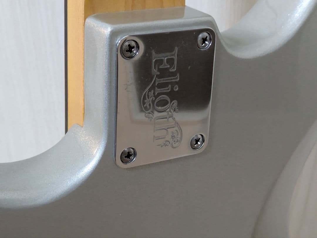 Elioth No.S305 シルバーエレキギター　ソフトケース+付属品付