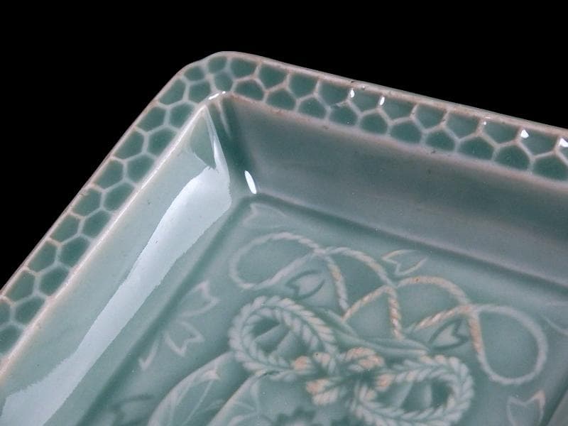 渋草焼 青磁 陽刻 巾着に桜の図 五陶 四方角皿 F348AS-fbuk - メルカリ