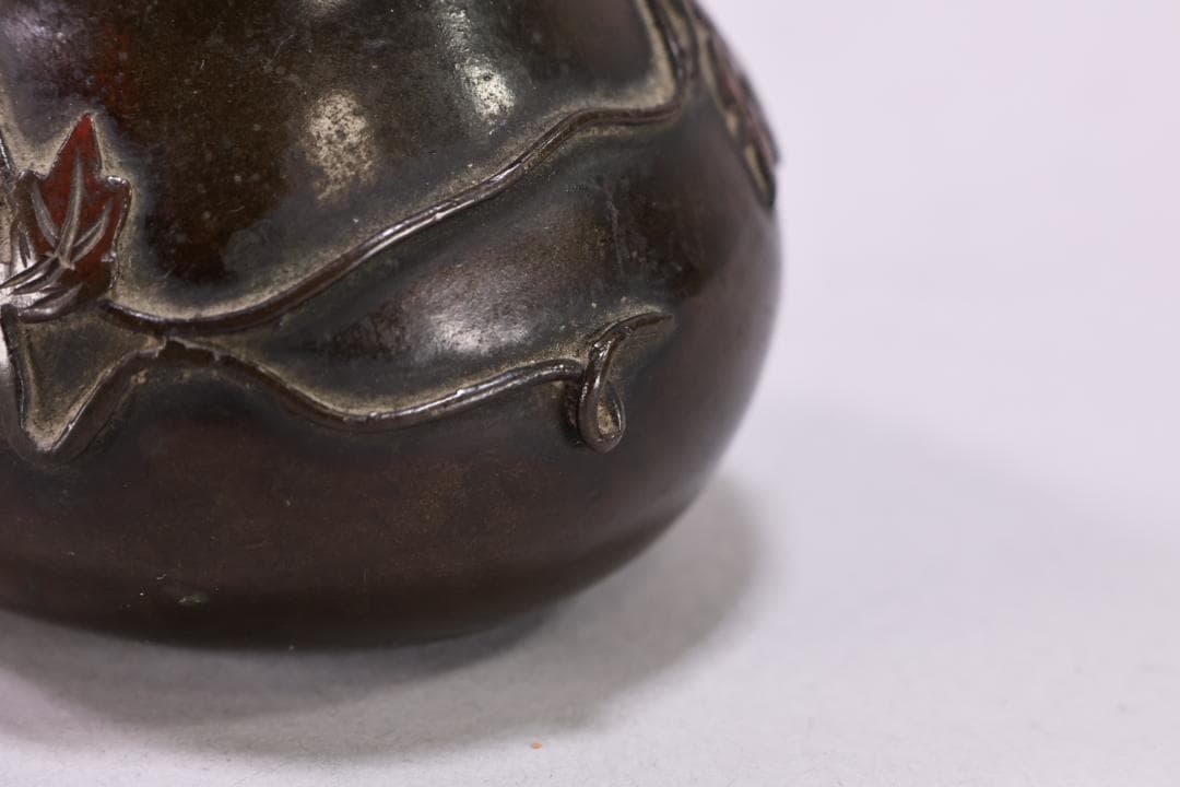 古銅製 赤銅 大明仙徳 瓢箪型 高盛彫刻 蜻蛉蔦紋 置物 一輪挿し 花器