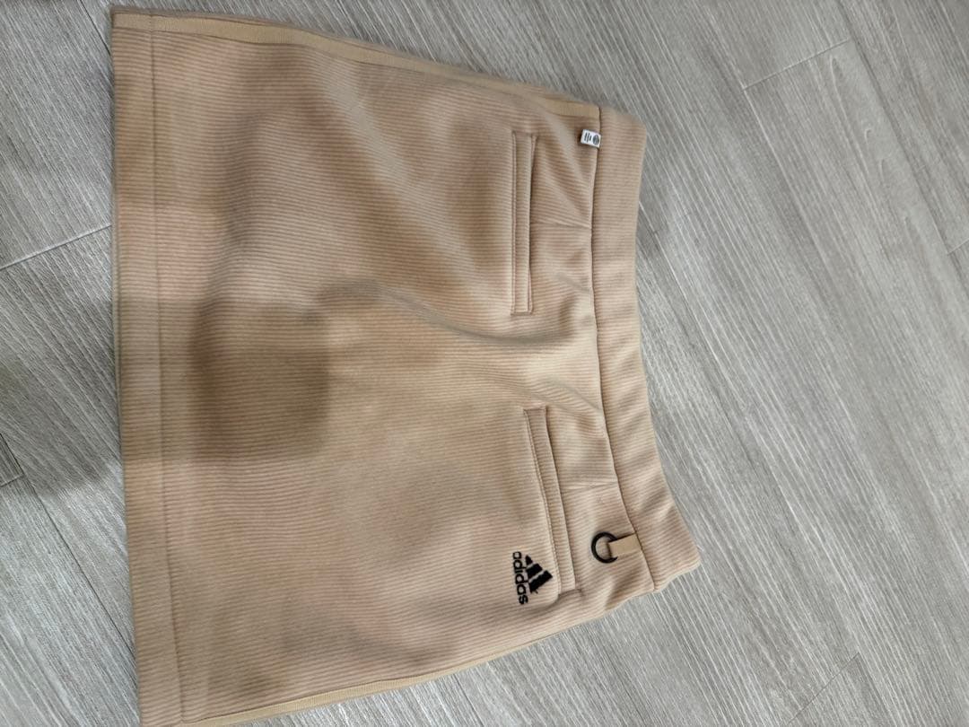 adidas ベージュ ジャケットとスカートセット