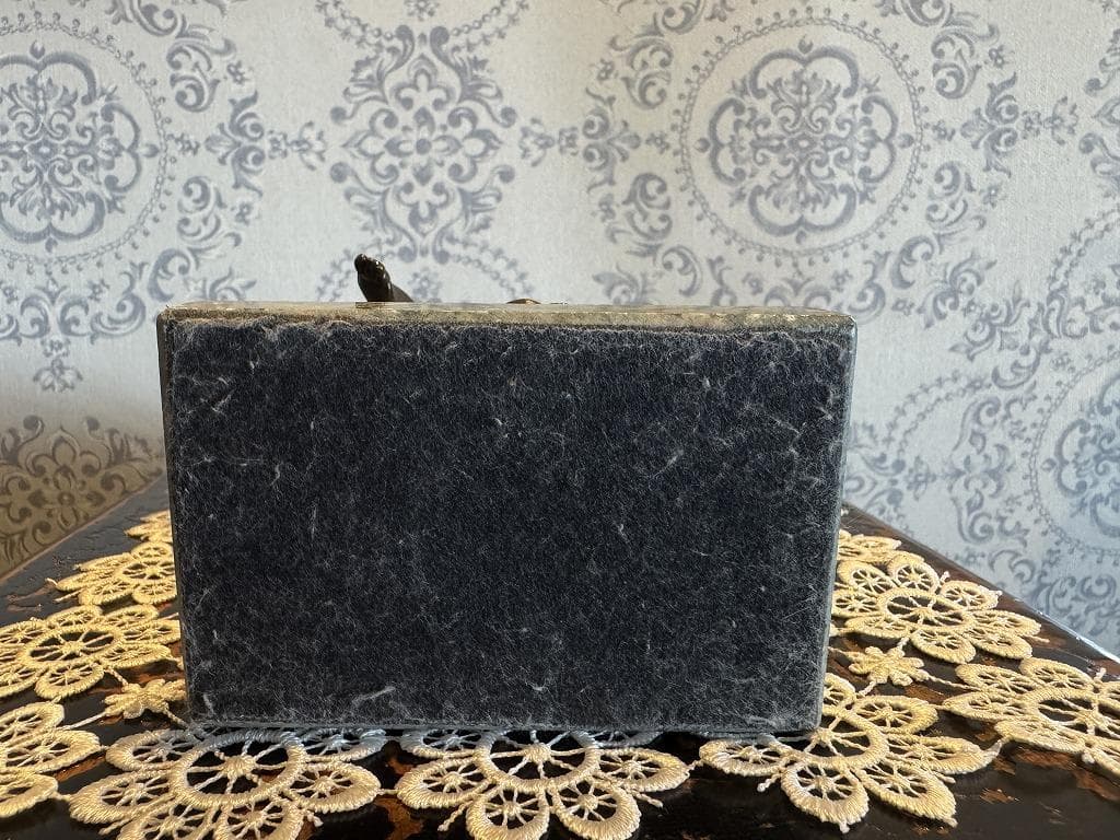 フランスアールヌーヴォー刻入オーギュスト・モロー「椅子に座る子供