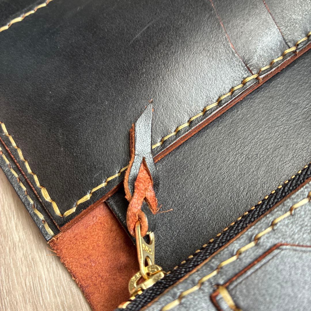 茶芯ブラック　ミドルトラッカーウォレット　真鍮　お札を折らずに収納