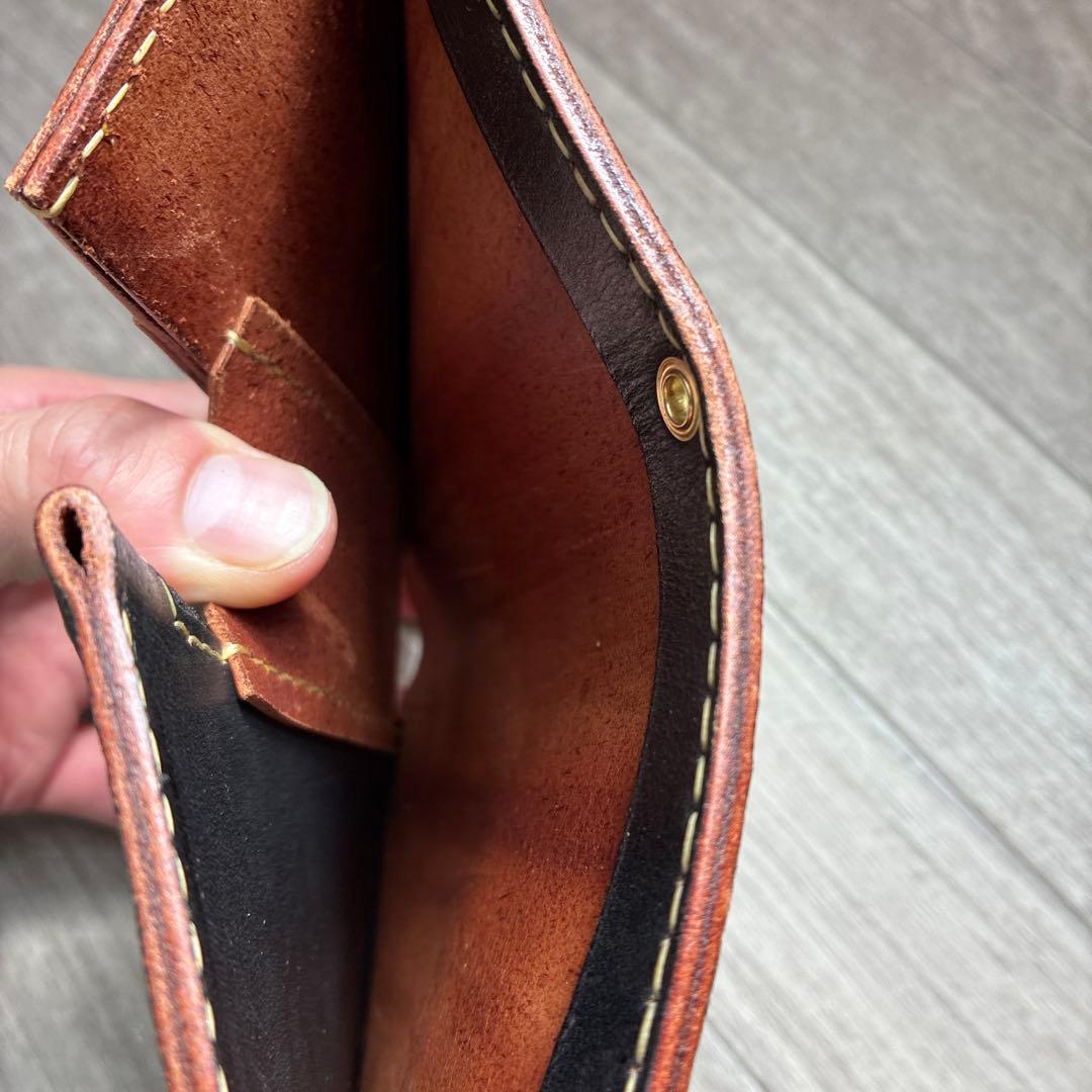 茶芯ブラック　ミドルトラッカーウォレット　真鍮　お札を折らずに収納