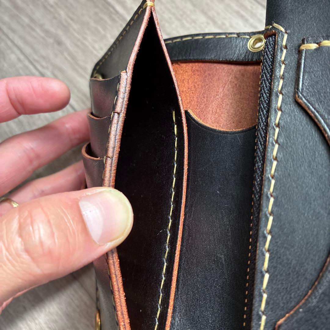 茶芯ブラック　ミドルトラッカーウォレット　真鍮　お札を折らずに収納