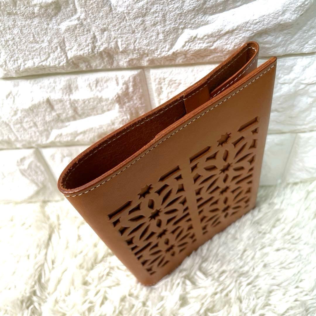 未使用級✨genten ゲンテン　カットワーク ブックカバー　牛革　文庫版