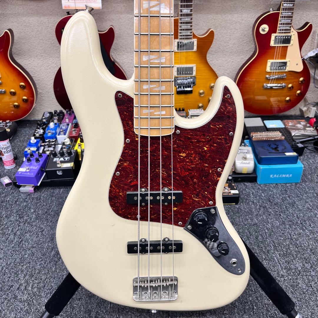 10677】 history ジャズベースタイプ ホワイト系再塗装？