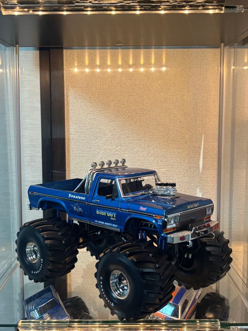 ビッグフット グリーンライト キングオブクランチ 1/18 ミニカー