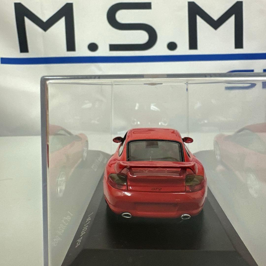 ランボルギーニカウンタックとPORSCHE911 GT2