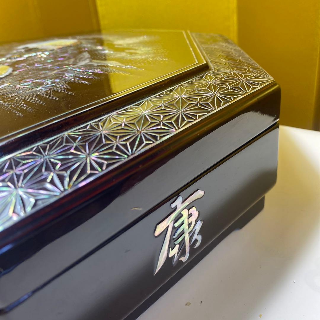 螺鈿細工，八角形 漆器 菓子器 鶴と松のデザイン