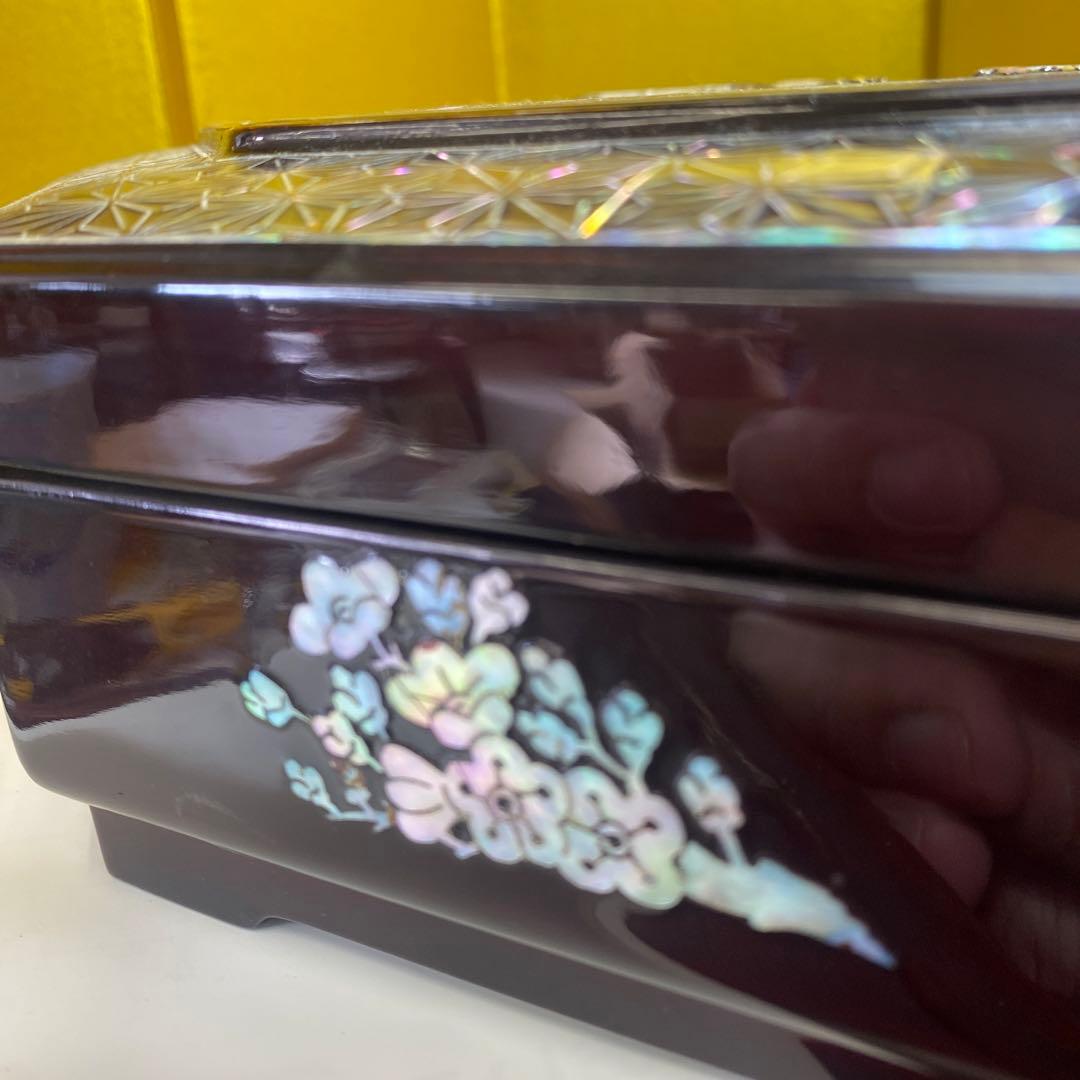 螺鈿細工，八角形 漆器 菓子器 鶴と松のデザイン