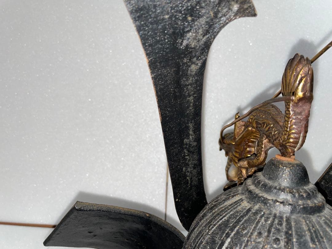 金属製の武具飾り 獅子・龍彫刻付き ２個セット