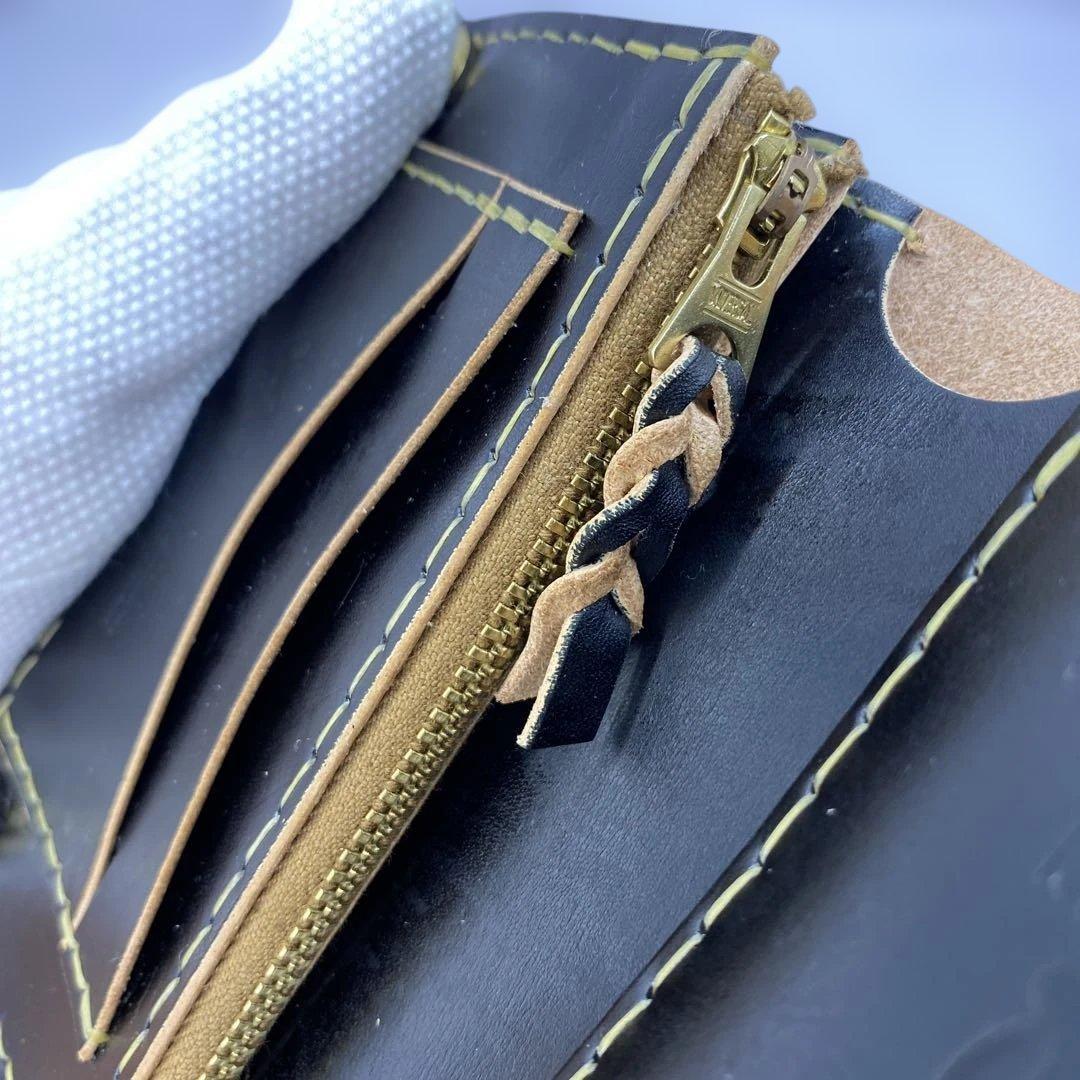 週末限定セール 折らずお札収納 茶芯 丘染めブラックの無骨トラッカーウォレット