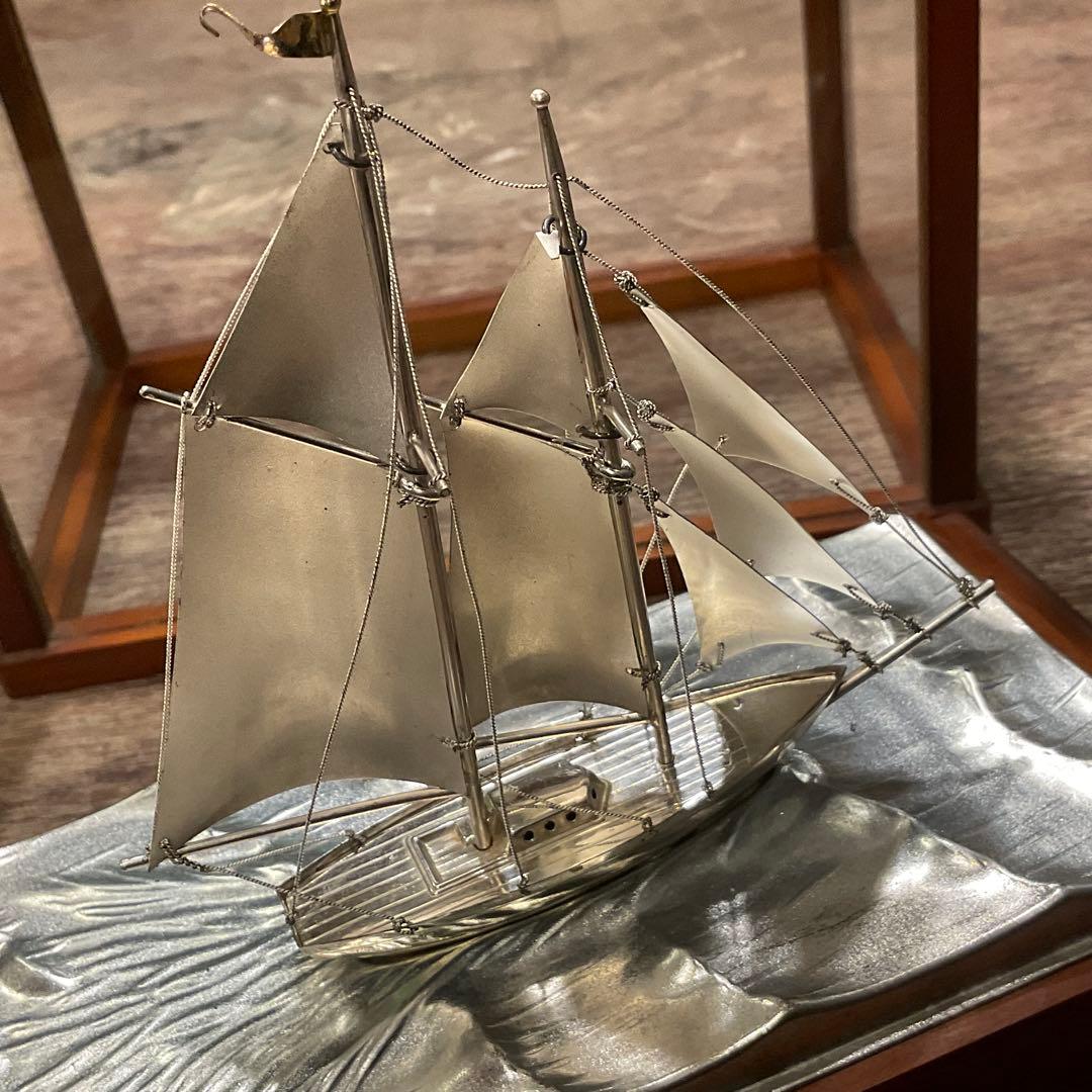 銀製(純銀刻印)帆船 置物 台付 ヨット シルバー 金属工芸 ガラスケース