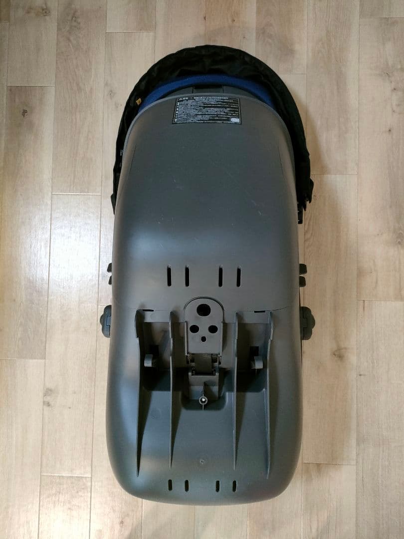 【美品】 ギュットクルーム 前乗せチャイルドシート レインカバー付き