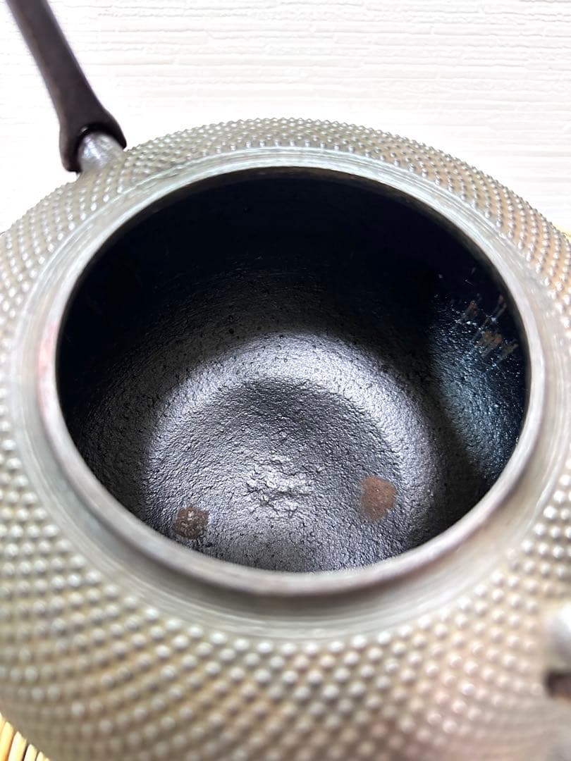 ほぼ未使用品　南部秀山堂　佐藤 勝弘作　１５型アラレ　鉄瓶　南部鉄瓶　南部鉄器