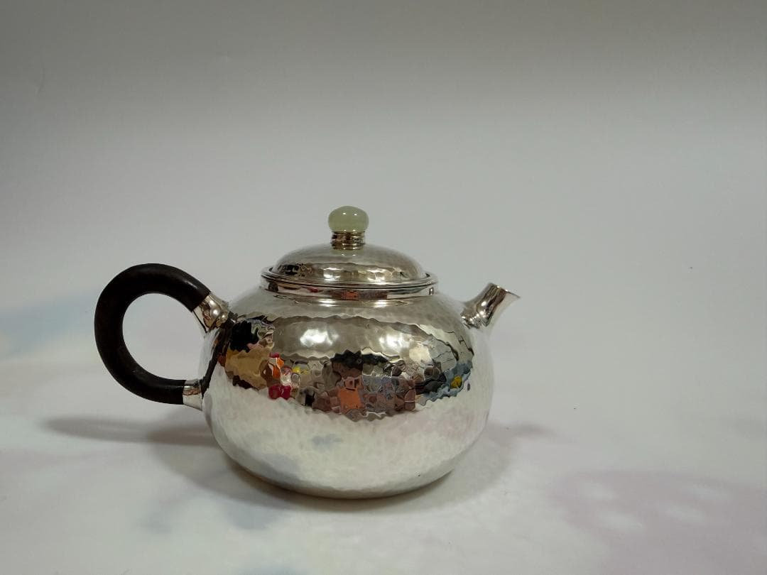 純銀製 丸形 鎚目 玉石摘 急須 銀瓶 煎茶道具 純銀製 丸形 玉石摘 鎚目紋 急須 銀瓶 煎茶道具