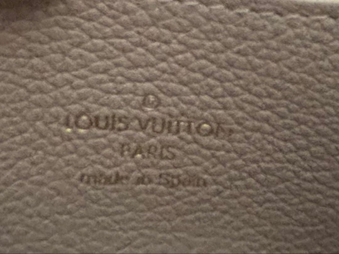 ルイヴィトン ジッピーパース ロックミー ベージュ