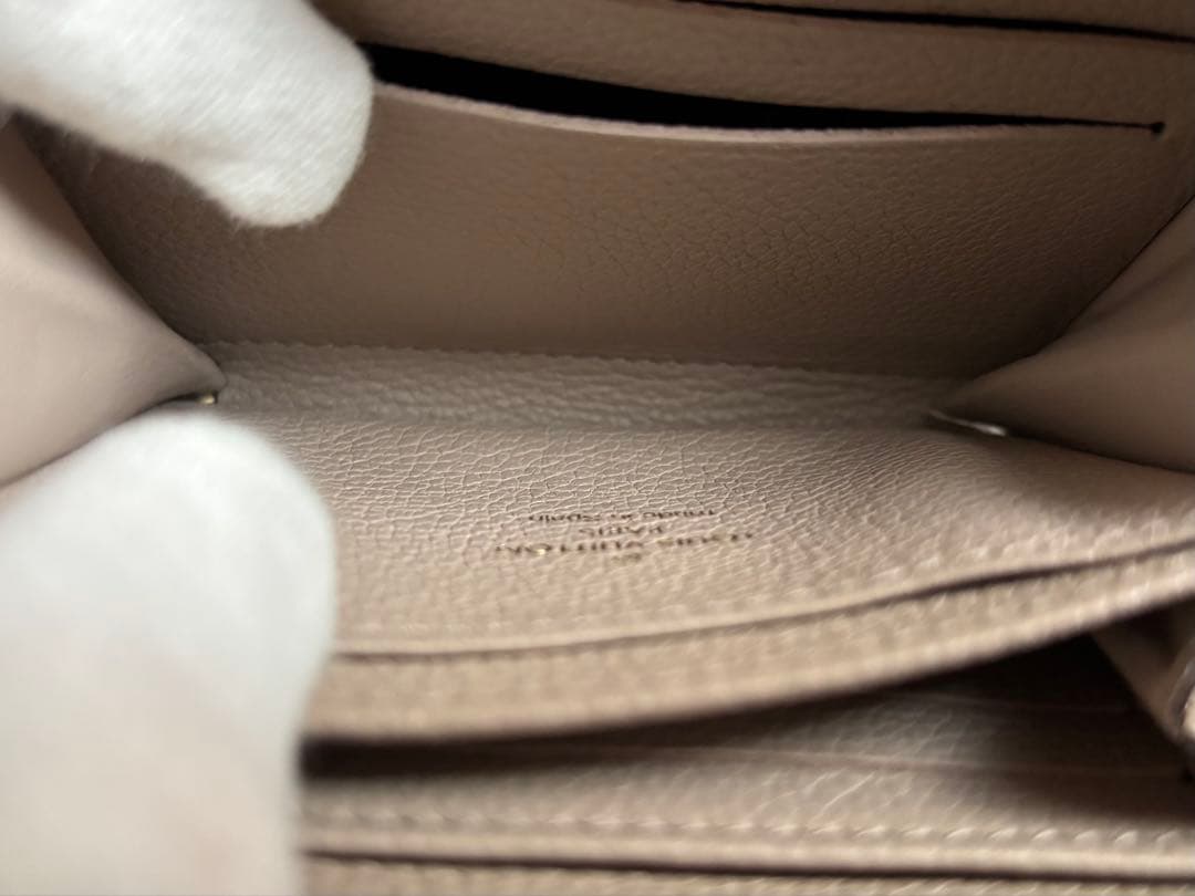 ルイヴィトン ジッピーパース ロックミー ベージュ